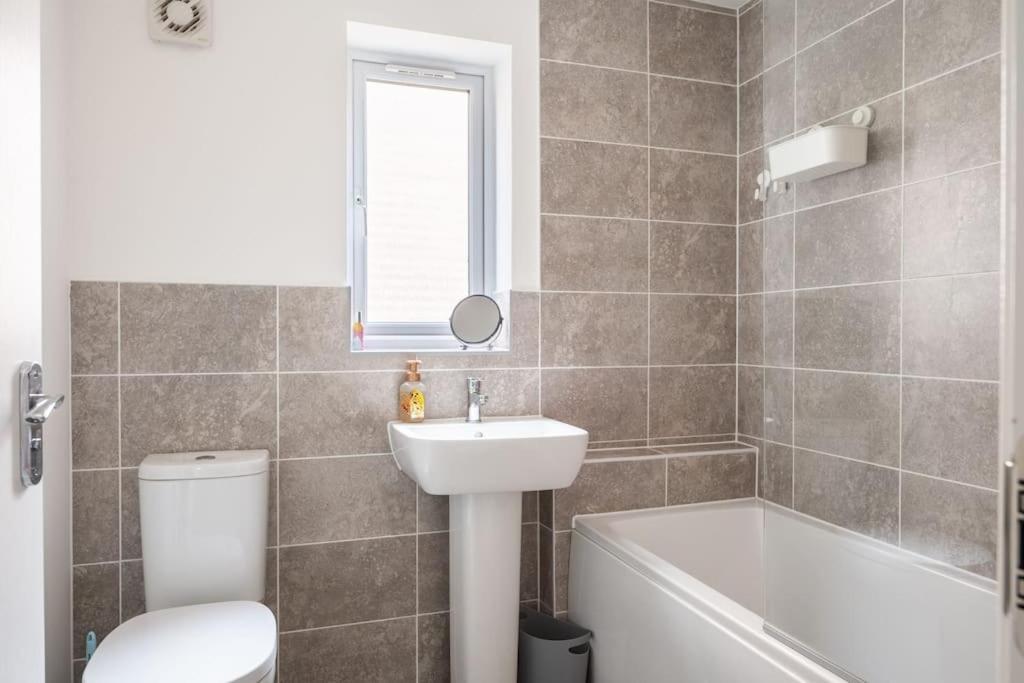 Cosy 3 Bed Near Beaches, Cardiff & Brecon Beacons Coity Extérieur photo