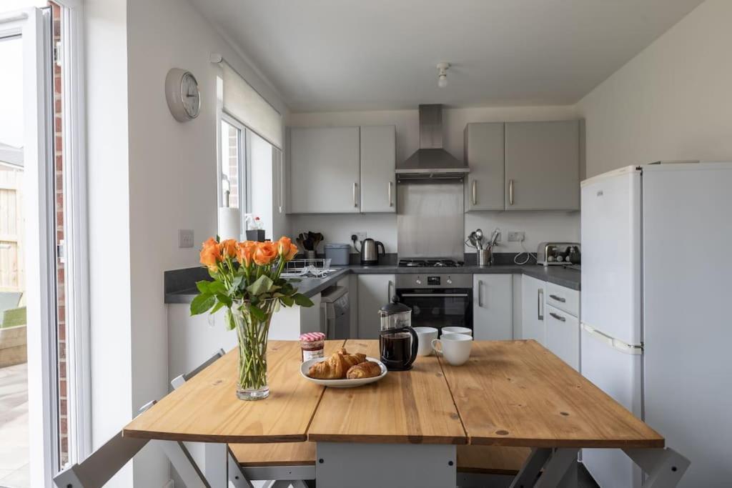 Cosy 3 Bed Near Beaches, Cardiff & Brecon Beacons Coity Extérieur photo